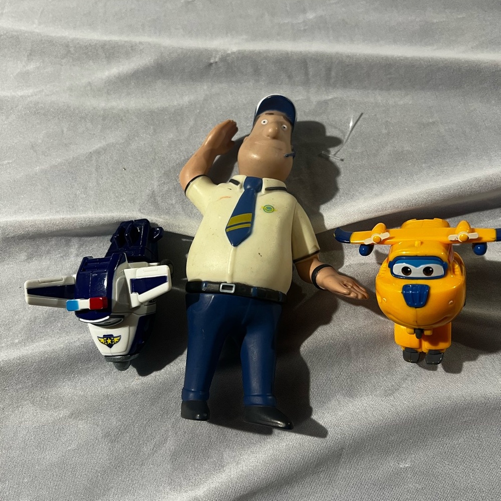 JIMBO JONES Super Wings 5.5” figure with 2 planes